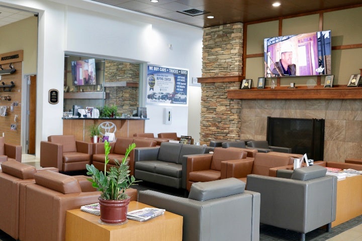 customer lounge at Thompsons toyota placerville
